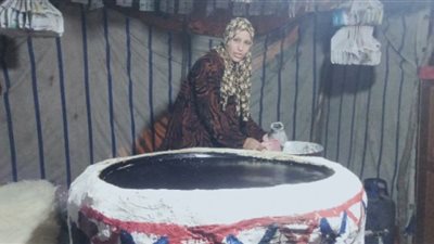 سماح أول سيدة مصرية تعمل في صناعة الكنافة البلدي بالقليوبية