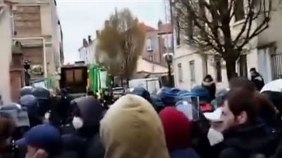 محتجون يعرقلون عمّال جمع النفايات عن استئناف عملهم (شاهد)