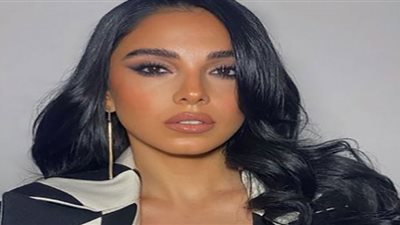 سلمى أبوضيف تعكس جمال ملامحها بالألوان الترابية (صور)