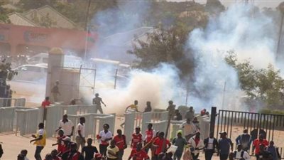 شاهد.. جماهير مالاوي تحتشد بأعداد غفيرة قبل مباراة مصر