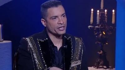 شيخ الحارة يفضح حسن شاكوش أمام زوجته ويُنْهِي شهر العسل