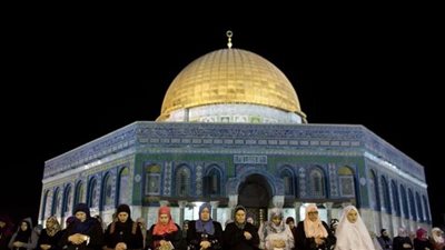 صلاة العشاء والتراويح من المسجد الأقصى.. بث مباشر