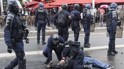 اشتباكات بين الشرطة ومتظاهرين في باريس