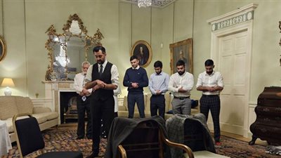 رئيس وزراء اسكتلندا الجديد ينشر أول صور له من داخل مقره