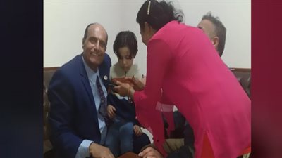 آمال تستقبل الطفل شنودة بالزغاريد ودموع الفرح