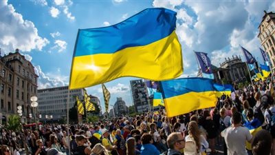 سياسي أوكراني يُحذر من اندلاع حرب أهلية في كييف