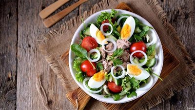 لو زهقت من الفول| حضري سلطة البيض الصحية للسحور