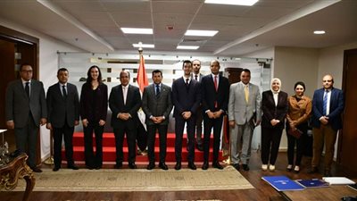 استعدادات المشاركة في cop28 على طاولة المناقشات بين وزير الرياضة ورئيس الجامعة البريطانية