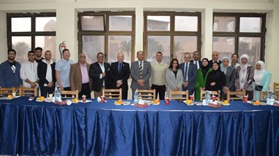 رئيس جامعة حلوان يشارك في حفل إفطار طلاب المدن الجامعية