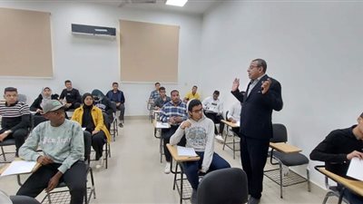 رئيس جامعة بنى سويف التكنولوجية يتفقد امتحانات منتصف الفصل الدراسي الثاني للعام الجامعي