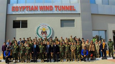 القوات المسلحة تنظم زيارة للملحقين العسكريين إلى قيادتي قوات المظلات والصاعقة