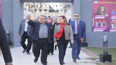 هل هلالك .. وزيرة الثقافة تتفقد مسرح ساحة مركز الهناجر للفنون
