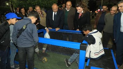محافظ الجيزة يوزع هدايا على 150 طفلًا في حديقة البحر الأعظم
