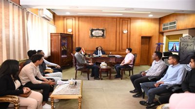 نائب محافظ قنا يلتقي أعضاء برلمان شباب مصر