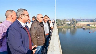 وزير الري يتفقد أعمال تطهير فرع رشيد والترع الرئيسية بالبحيرة