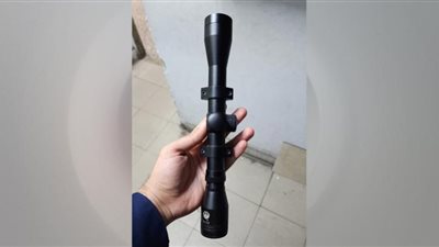 ضبط منظار يستخدم فى الأسلحة النارية مع راكب بمطار القاهرة