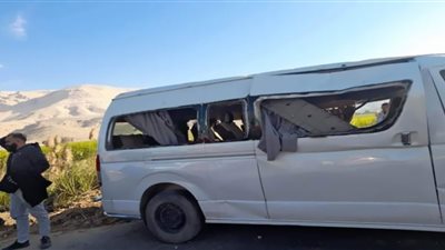 إصابة 4 أشخاص فى انقلاب ميكروباص بقنا