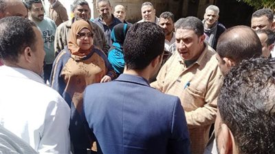 القوى العاملة تحقق مطالب عمال بمصنع للغزل والنسيج بدمياط
