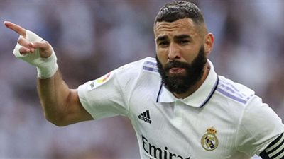 كريم بنزيما يقود هجوم ريال مدريد أمام بلد الوليد في الدوري الإسباني