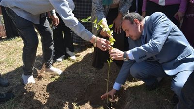 نائب رئيس جامعة الأزهر للوجه القبلي يشارك في المبادرة الرئاسية 