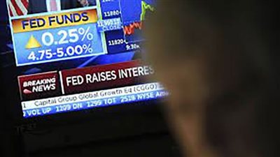 خبير مصري بأمريكا يؤكد رفع النظام المصرفي العالمي لسعر الفائدة سبب الغلاء والتضخم