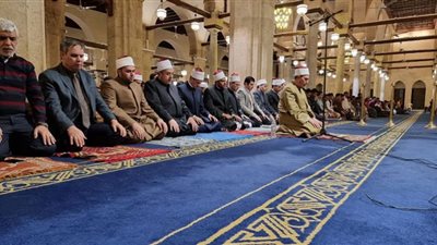 الجامع الأزهر كامل العدد في العشاء والتراويح بآلاف المصلين من مصر وقارات العالم