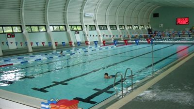 حمامات سباحة الأندية بوابة الجحيم للأطفال