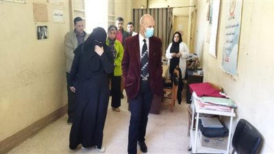 وكيل وزارة الصحة بالشرقية يُفاجئ عيادة حي أبوعامر ببلبيس