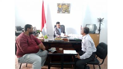 تعليم قوص يدشن مبادرة لمحو أمية 84 عامل خدمات بالمدارس