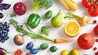 الفواكه والخضار في غير موسمها مضرة للصحة.. طبيبة توضح