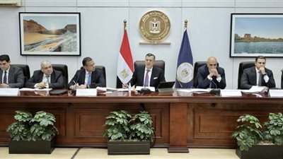 وزير السياحة  يترأس الاجتماع الرابع للجنة الدائمة لتراخيص المنشآت الفندقية