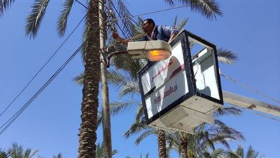 مركز ومدينة أبوصوير يواصل أعمال النظافة والإنارة العامة