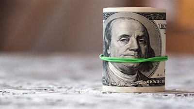 الدولار يستعيد بعض مكاسبه أمام العملات الأخرى