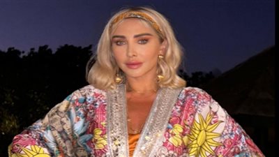 جويل مردينيان نجمة لامعة في عالم الموضة بالكاردن الأبيض(صور)