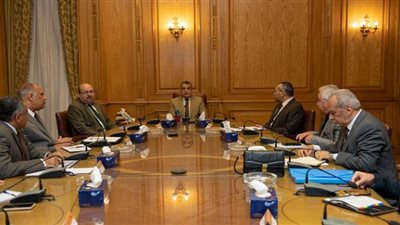 وزير الدولة للإنتاج الحربى يتابع الموقف التنفيذى لتصنيع جهاز توليد المياه من الهواء الجوى