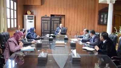 رئيس جامعة بني سويف يترأس اجتماعات اللغات والترجمة والمؤتمرات والموارد البشرية