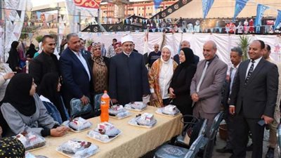 رئيس جامعة الأزهر ونائب فرع البنات والعمداء يشاركون الطالبات الإفطار الجماعي