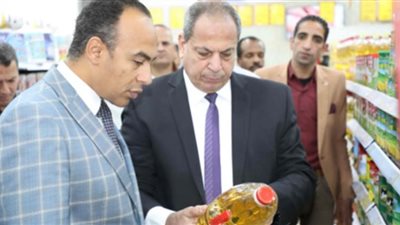 المنيا تتابع الأسواق والسلاسل التجارية لتوفير السلع الغذائية