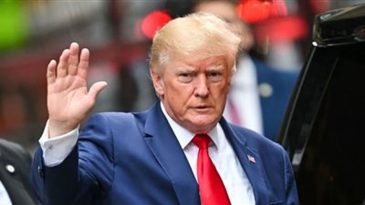 ترامب يغادر قاعة المحكمة بعد الإفراج عنه على ذمة القضايا الجنائية