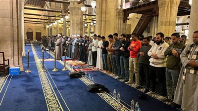 الجامع الأزهر يؤدي صلاة العشاء والتراويح برواية ورش والدوري ورويس بحضور ‏الآلاف