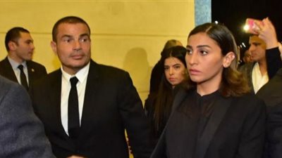 عمرو دياب يعزي دينا الشربيني في وفاة والدها| رسالة مؤثرة وتعليقات من الجمهور