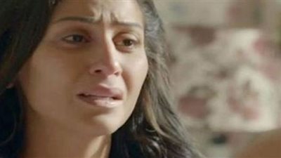 انهيار والدة دينا الشربيني في وداع زوجها الي مثواه الأخير(شاهد)