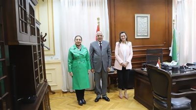 محافظ الجيزة يبحث خطة التطوير المؤسسي الرقمي للمحافظة