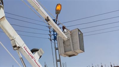 مركز ومدينة أبوصوير يواصل أعمال النظافة والإنارة العامة