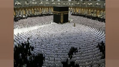صلاة العشاء والتراويح من الحرم المكي.. بث مباشر
