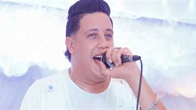 حمو بيكا يتمسك بالغناء في الكباريهات.. مش حرام وربنا بيرزقني