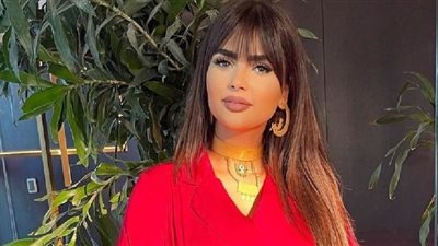 فرح علي تخطف الأنظار بالأحمر الصارخ