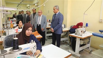 وزير القوى العاملة يتفقد مركز تدريب مهني 