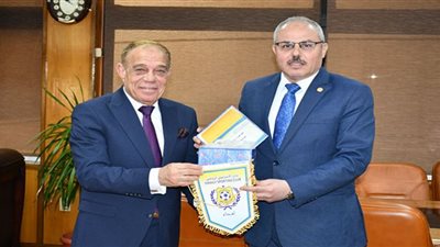 رئيس جامعة قناة السويس يستقبل رئيس النادى الإسماعيلي والوفد المرافق له