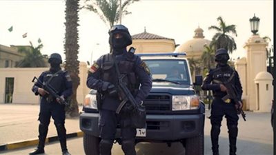 القبض على 42 متهمًا من الهاربين المطلوبين أمنيًا